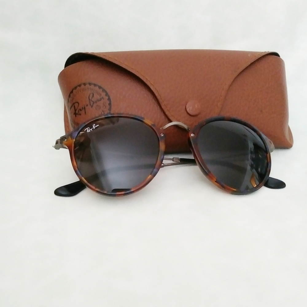 Ray-Ban Round Fleck 2447 sunglasses